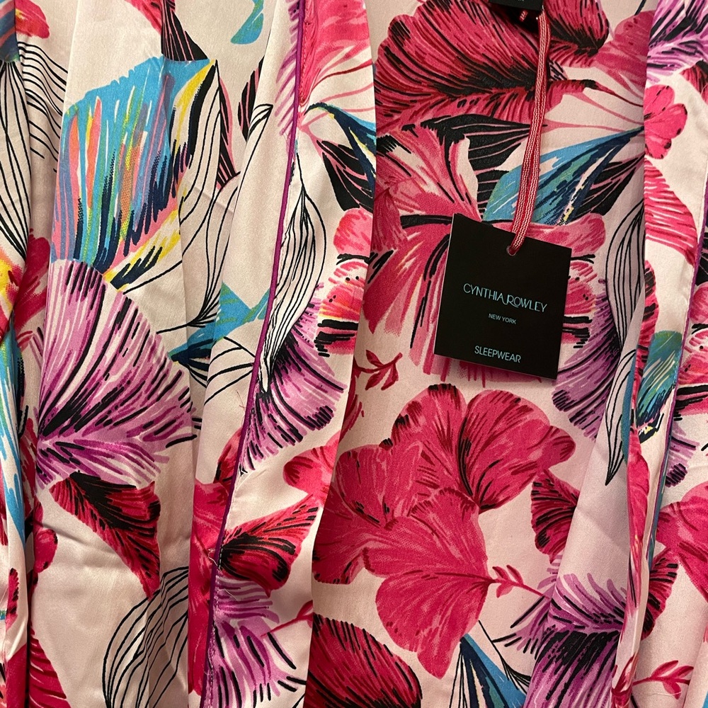 CYNTHIA ROWLEY
Satin Piped Robe With Pockets - Picture 3 of 7